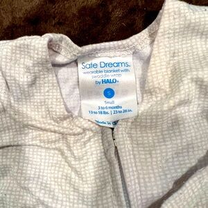 Halo swaddle blanket, size 3-6 months, heather gray color